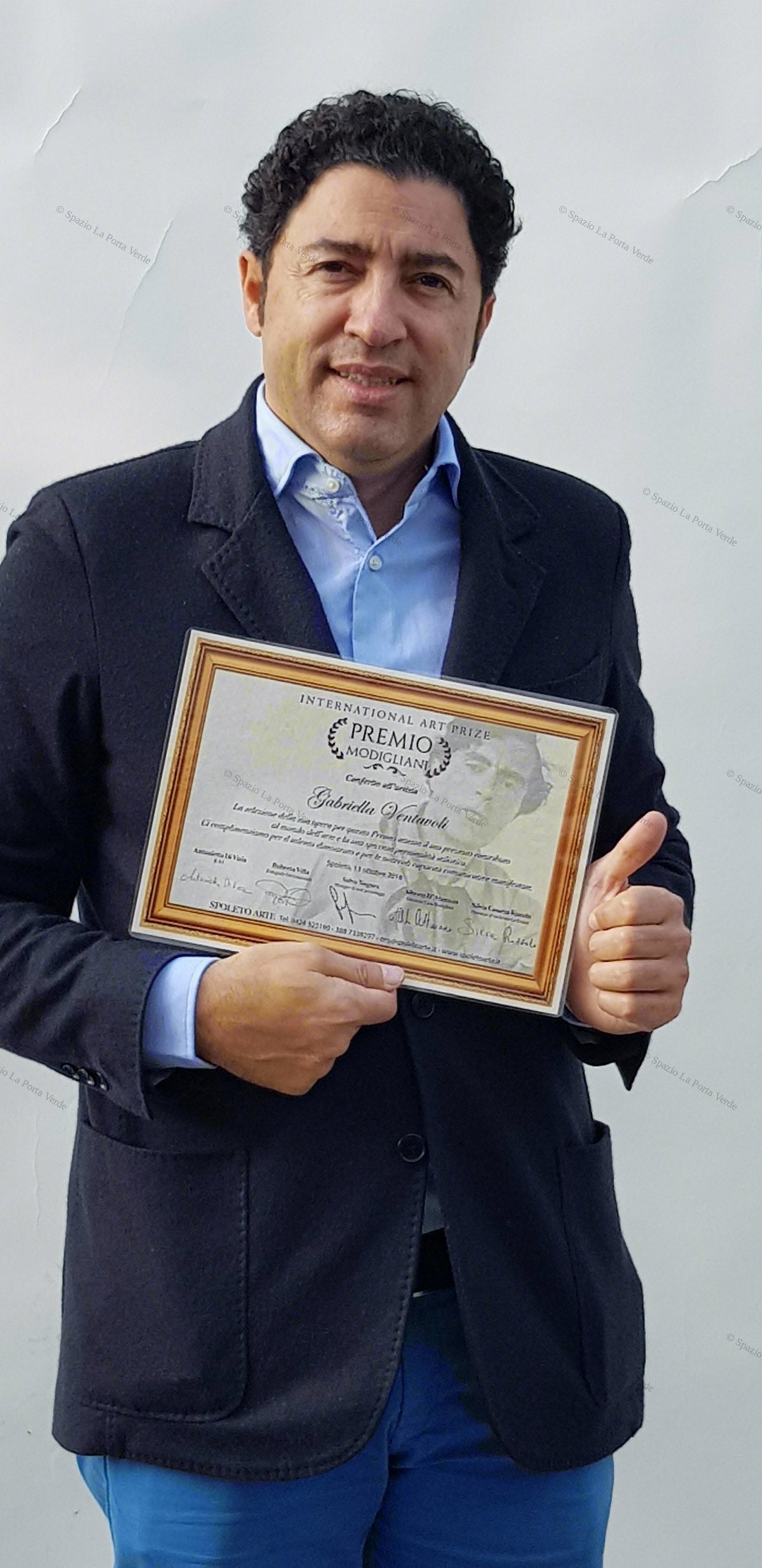 Il Dr. Salvo Nugnes presenta l&rsquo;attestato